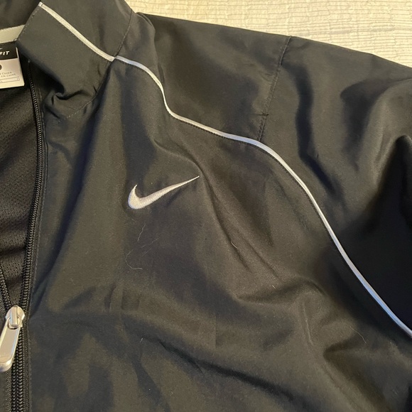 Nike Men's Black Jacket - Picture 3 of 5